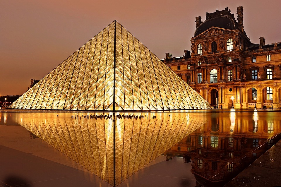 Top 10: Most Beautiful Glass Buildings in the World